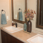 Full Bathroom (The Silvercrest)